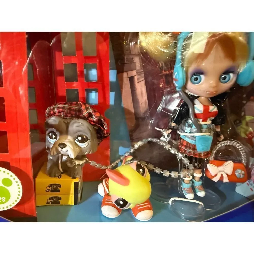 Blythe Love's Littlest Pet Shop Sight Seeing Cute London Doll Set 2010 Hasbro NE